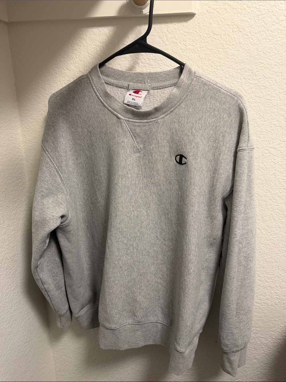 Champion Light Gray Crewneck Sweatshirt - Men's Classic Logo Pullover